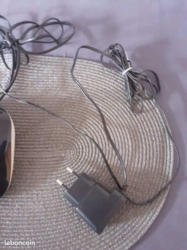 Téléphone de la logicom de couleur noir et blanc (image 3)