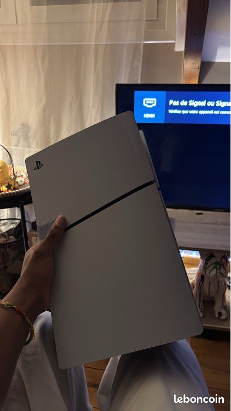PLAYSTATION 5 slim neuve (image 2)