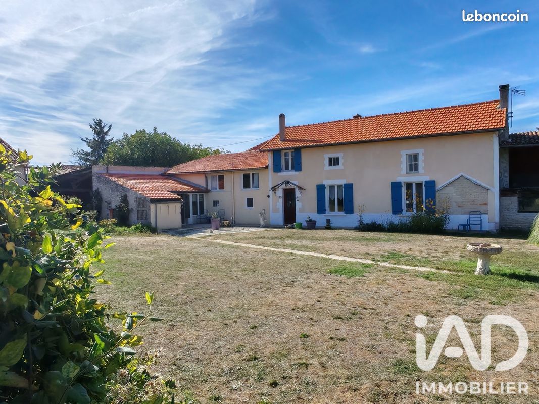 Maison 5 pièces 158 m² · à Bessé · 158 m² · 137 000 €