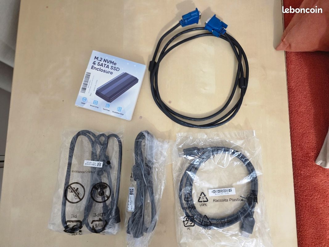 Lot informatique – Câbles + boîtier – L’ensemble neuf - Accessoires ...