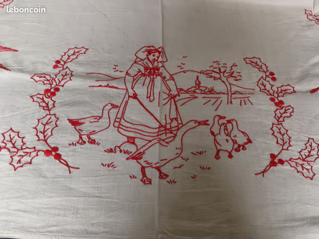 Nappe ancienne damassée blanche Nappe ancienne damassée blanche