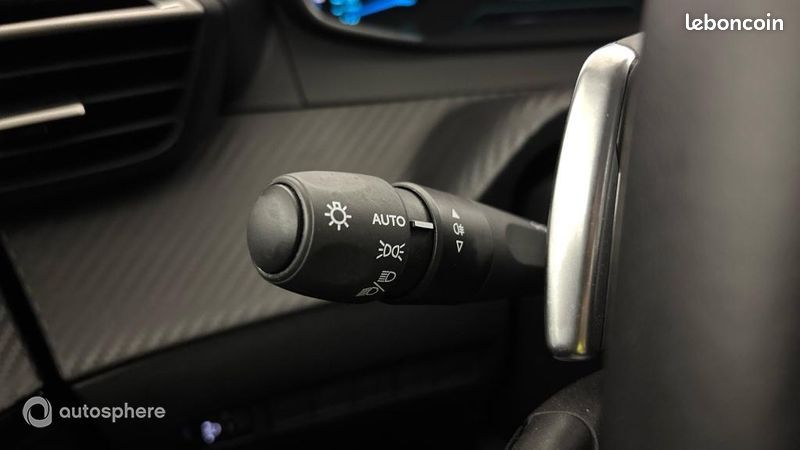 Peugeot 208 1.2 Hybrid 110ch Style e-DCS6 (image 23)