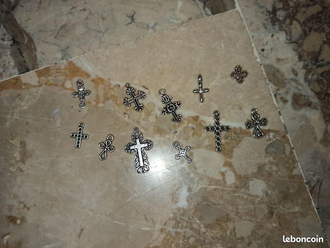 Pendentif croix (image 1)