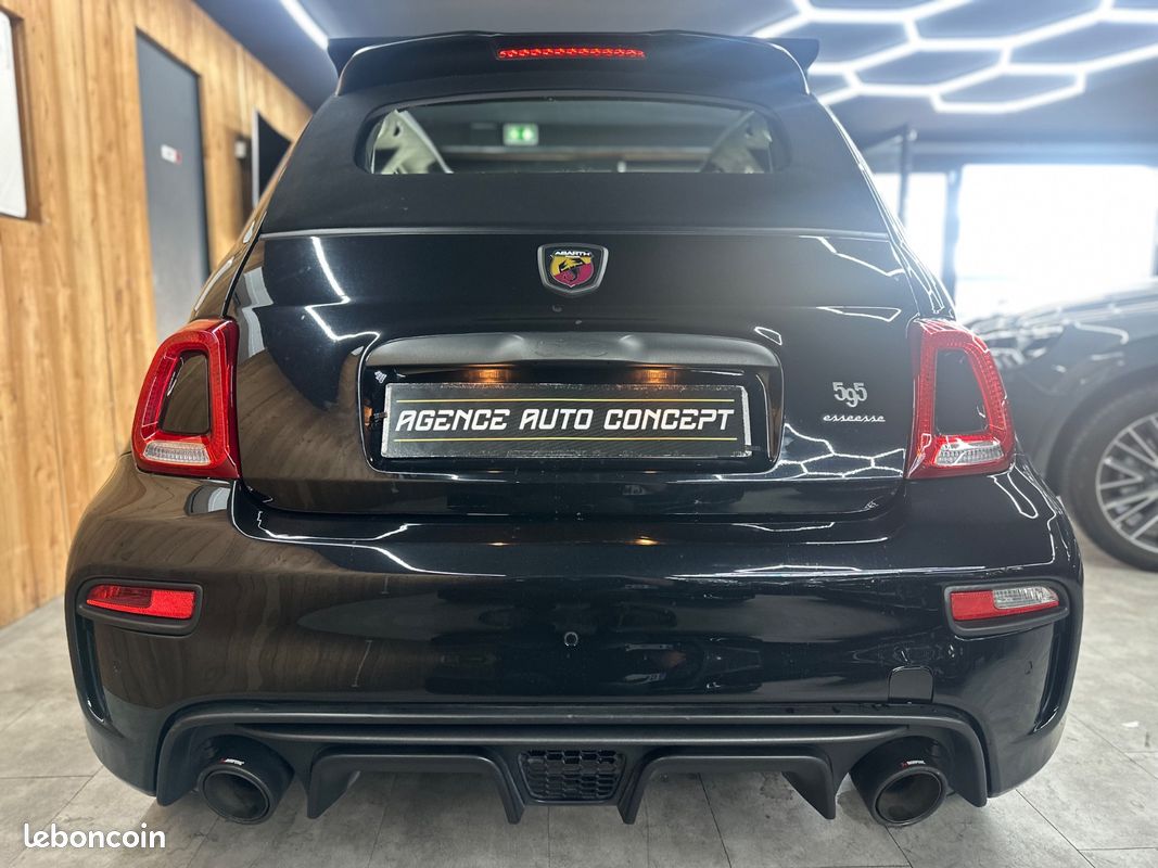 ABARTH 595 1.4 T-Jet 180 CH BVA Cabriolet Competizione Esseesse + ECHAPPEMENT AKRAPOVIC + PACK CARBONE + BEATS AUDIO + 1ERE MAIN + GARANTIE 12 MOIS (image 5)