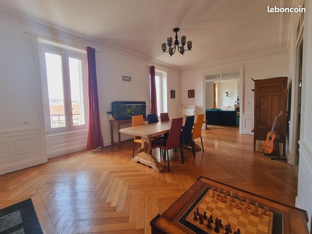 Appartement 7 pièces 178 m² · à Villefranche-sur-Saône · 178 m² · 330 000 €