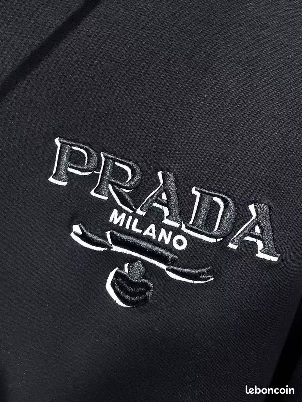Sweat Prada noir pour homme, capuche avec cordons, poches latérales (image 5)
