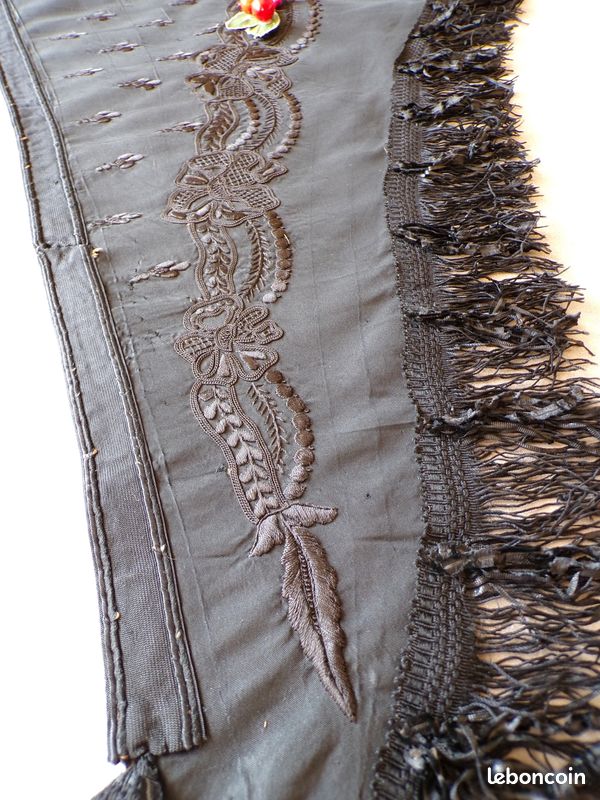 Grand Châle Brodé Main Vintage - 190x85cm - Motif Floral - France