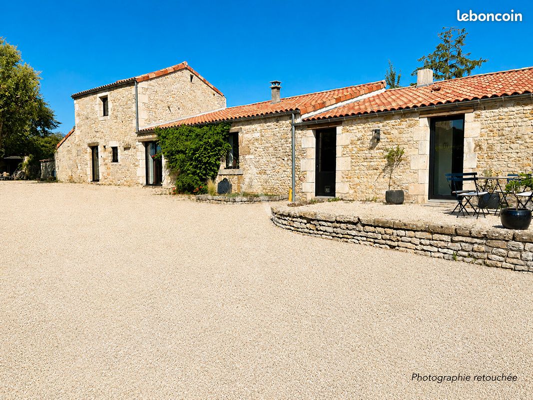 Maison 7 pièces 215 m² · à Fontenay-le-Comte · 215 m² · 337 400 €