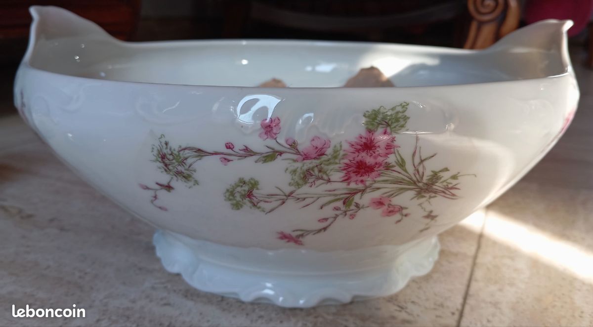 Service à vaisselle en porcelaine de Limoges motif floral (image 10)