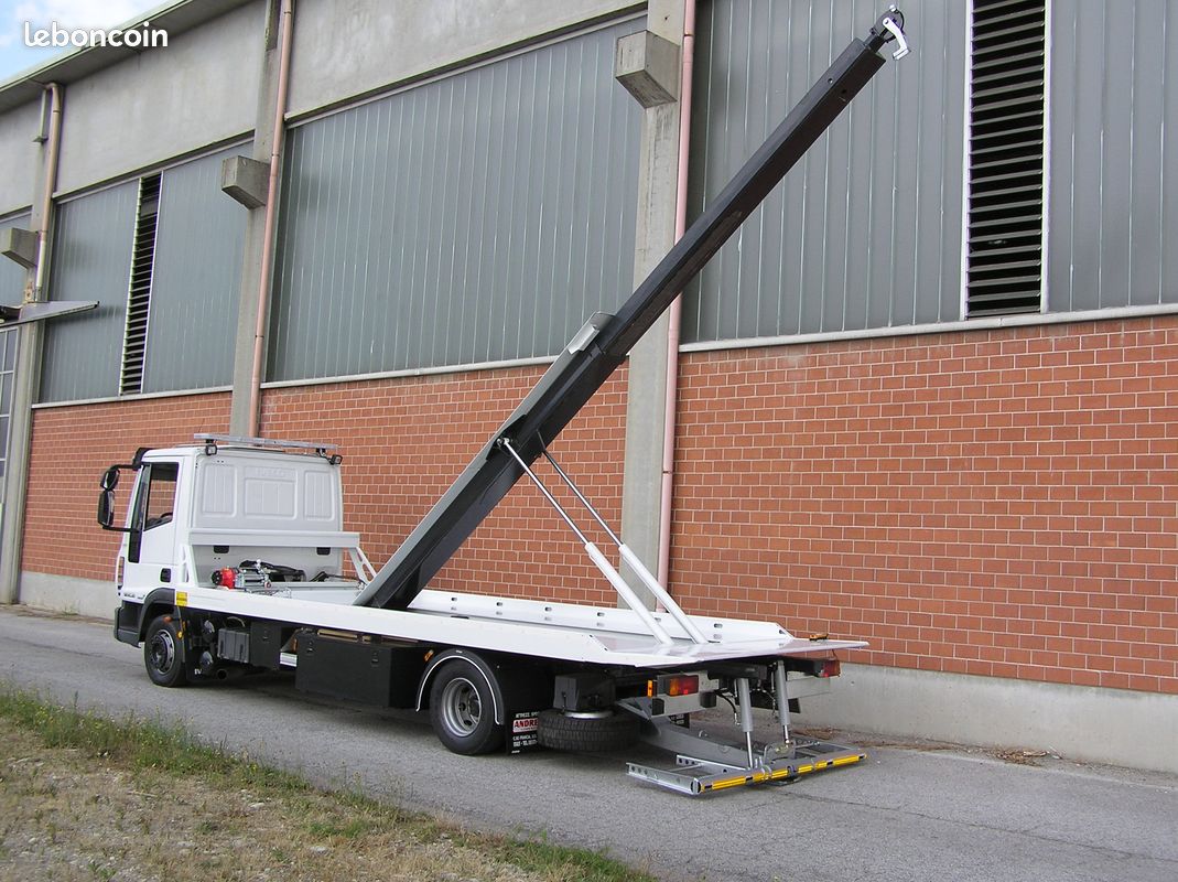 Dépanneuse IVECO EUROCARGO 120EL22P, neuf, long bras grues (image 4)