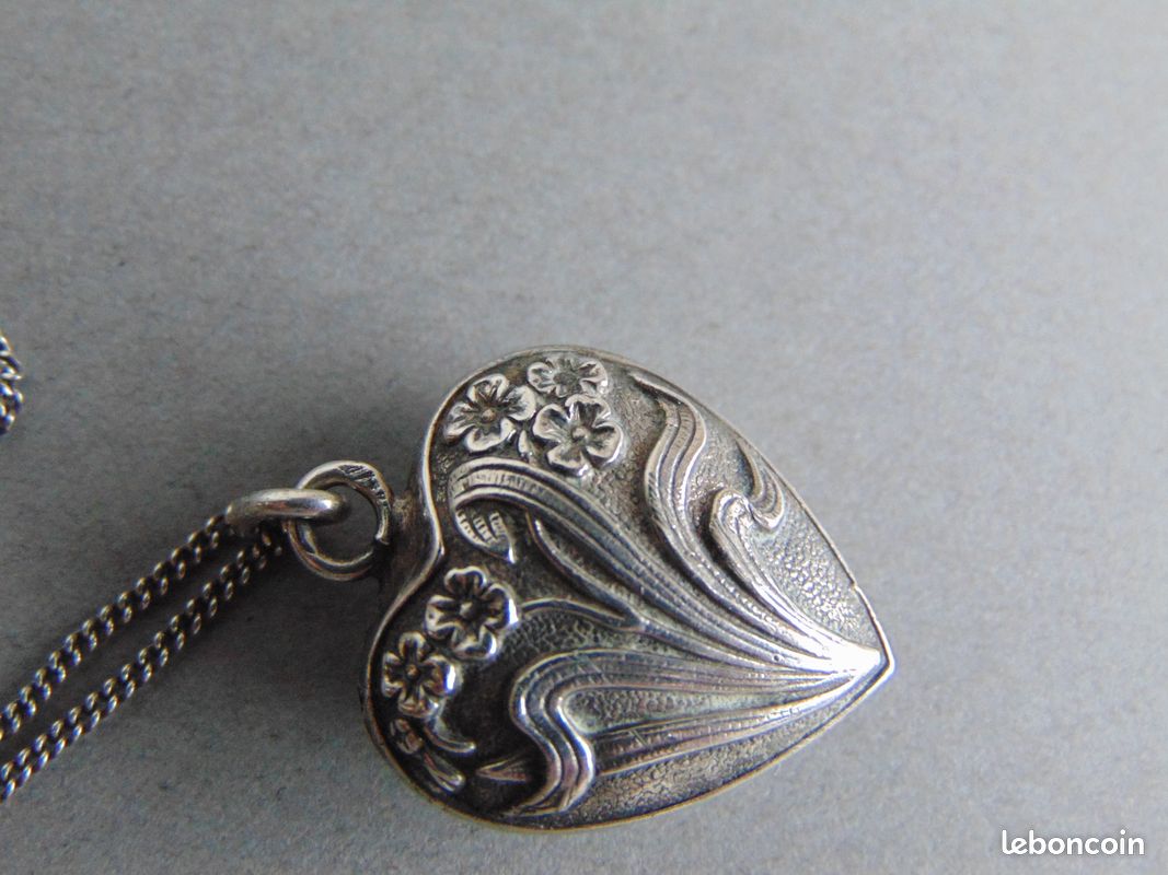 Coeur de Marguerite pendentif médaillon reliquaire porte photo