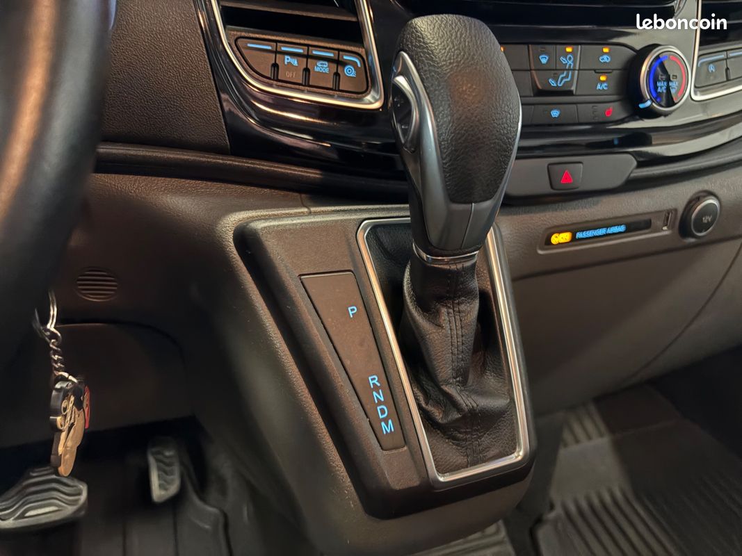 FORD TRANSIT CUSTOM FOURGON 300 2.0 TDCI 170ch L1H1 COURT 6 PL LIMITED BVA S&S / ATTELAGE - PORTES LATÉRALES - CARPLAY (image 17)