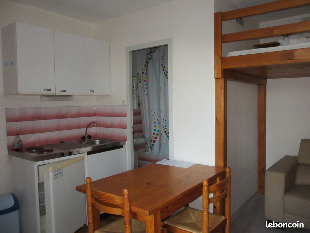 Studio meublé rue de la Cathédrale - Poitiers 86000 (image principale 0)