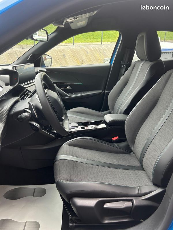 Peugeot 2008 (2) BLUEHDI 130 EAT8 ALLURE PACK (image 9)