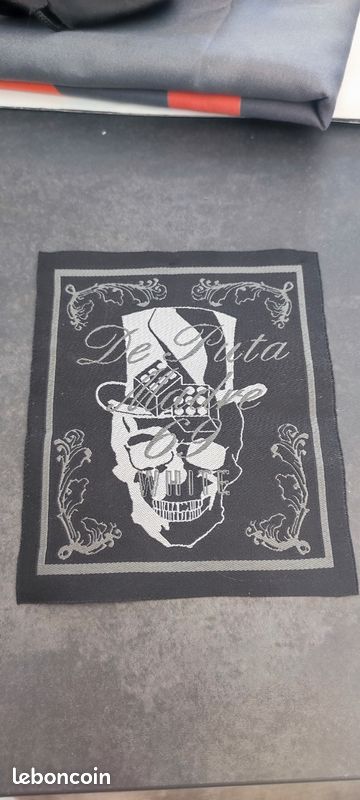 Tissue a coudre tête de mort (image 1)