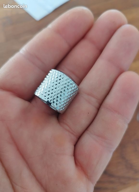 4 boutons en métal chrome neufs pour guitare 🎸 (image 1)