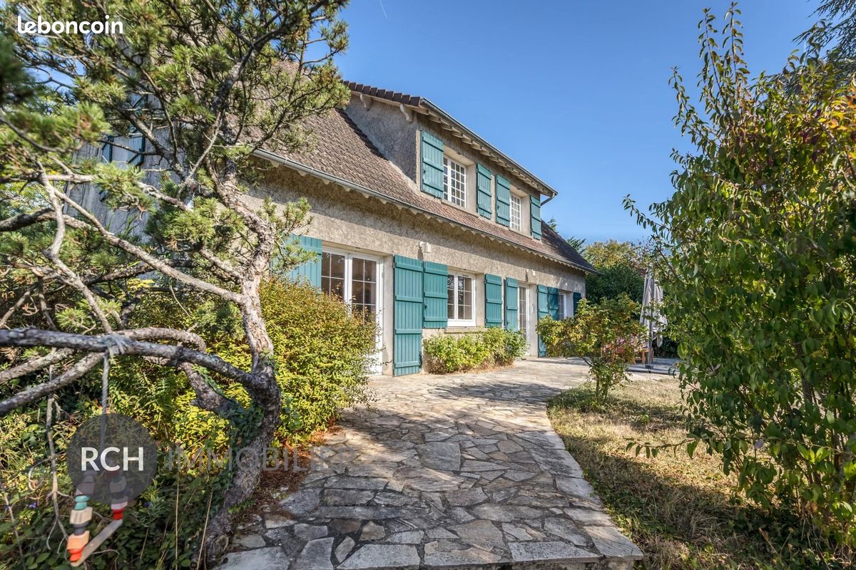 Maison 7 pièces 185 m² · à Montfort-l'Amaury · 185 m² · 745 000 €