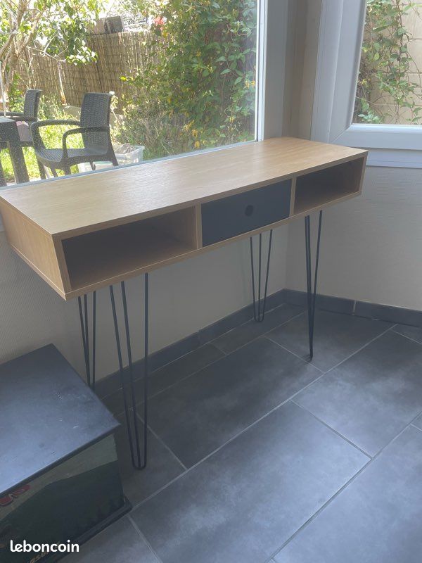 Console type scandinave- bureau d’appoint (image 1)