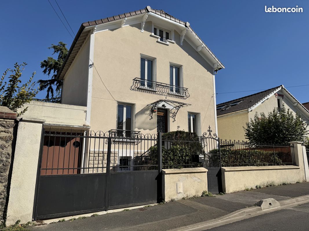 Maison 8 pièces 161 m² · à Villemomble · 161 m² · 2 585 €/mois