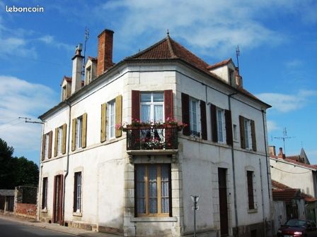 Maison 9 pièces 217 m² · à Ainay-le-Château · 217 m² · 85 990 €
