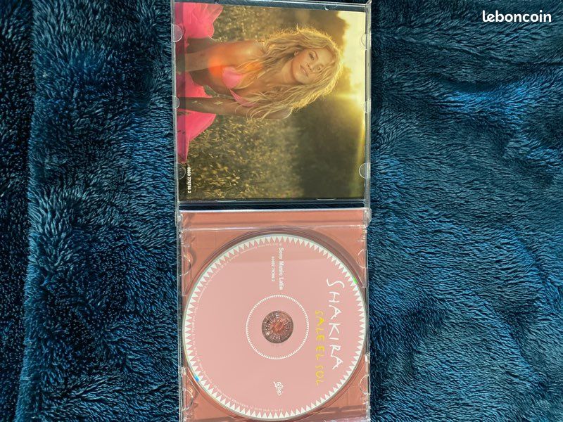 CD Shakira « Sale El sol » (image 2)