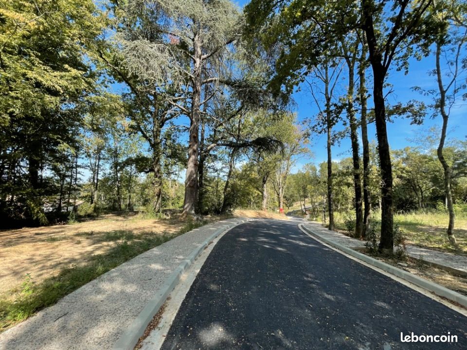 Terrain 1900 m² · à Bouliac · 325 000 €