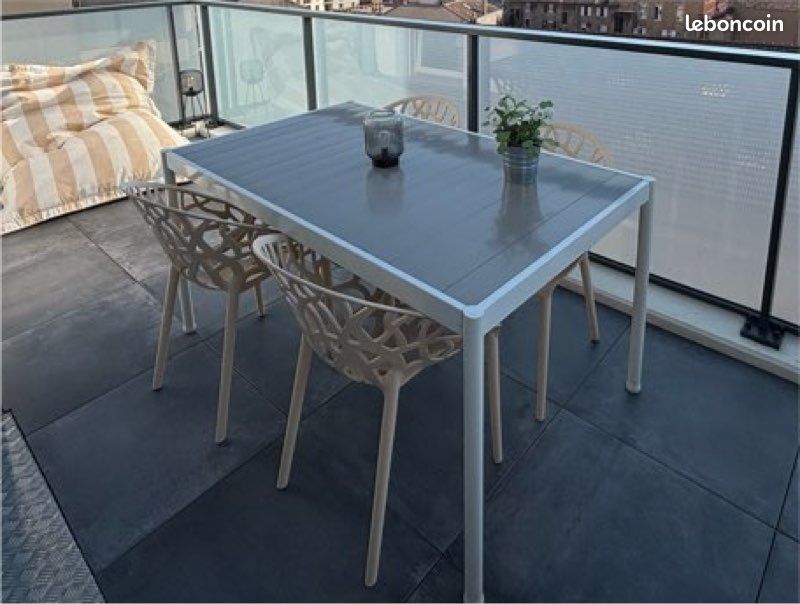 Table IKEA SEGERON (image 1)