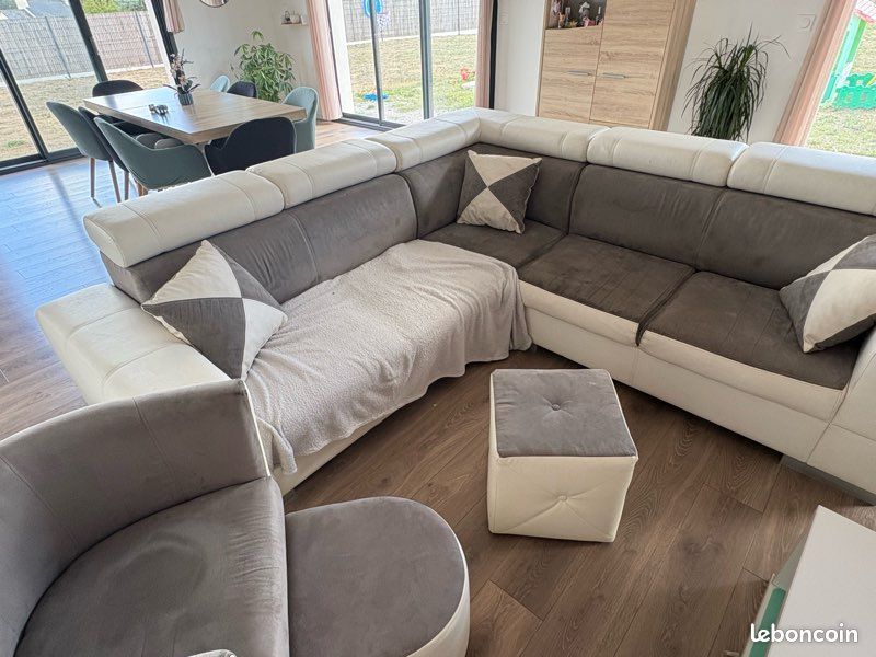 Grand canapé d’angle + fauteuil, poufs et coussins (image 1)