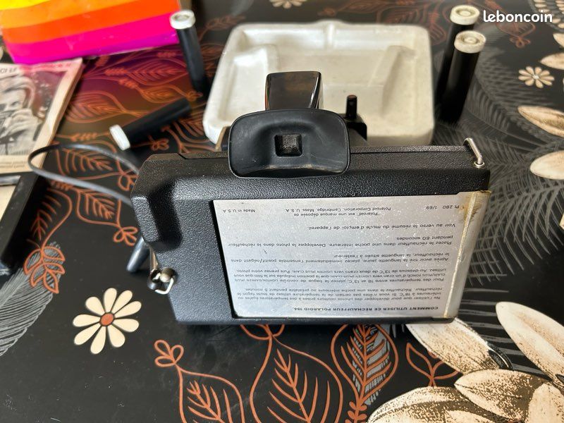 LOT 86: Vintage Cameras - Polaroid Colorpack II & Super Shooter Plus