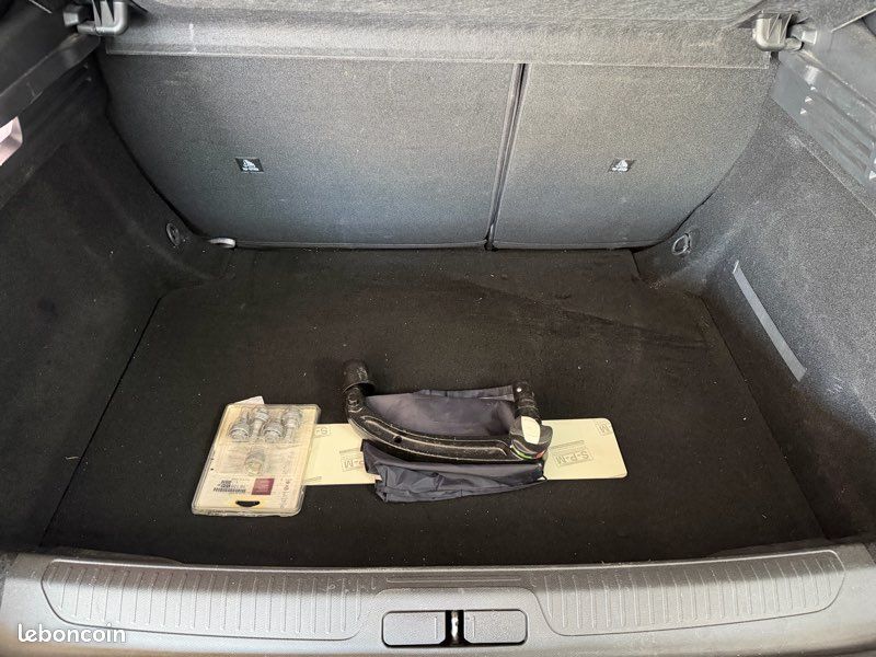 Garantie 12 mois DS 4 Turbo 130 ch EAT8 Trocadéro / CarPlay - Android / Éclairage d’ambiance multicolore / Caméra / Keyless / Attelage / Affichage Tête Haute / Moteur Garantie 10 ans (image 6)
