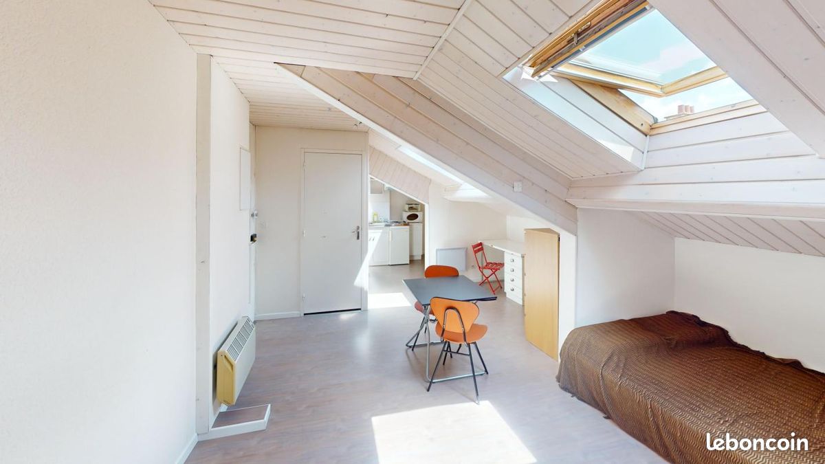 Appartement 2 pièces 15 m² · à Saint-Étienne · 15 m² · 300 €