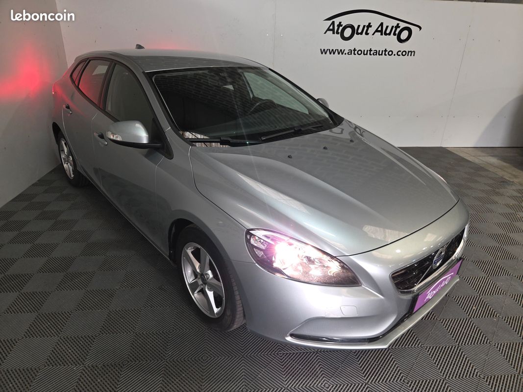Volvo v40 ii d2 115ch kinetic 27/07/2015 90207km (image 2)