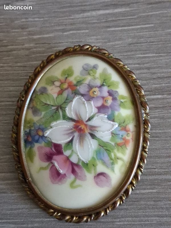 Broche ancienne porcelaine de Limoges (image 1)
