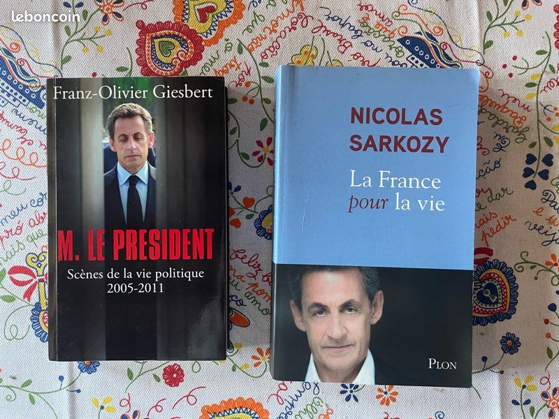 Lot 2 livres sur Nicolas Sarkozy « La France pour la vie » et « Monsieur le Président » (image 1)