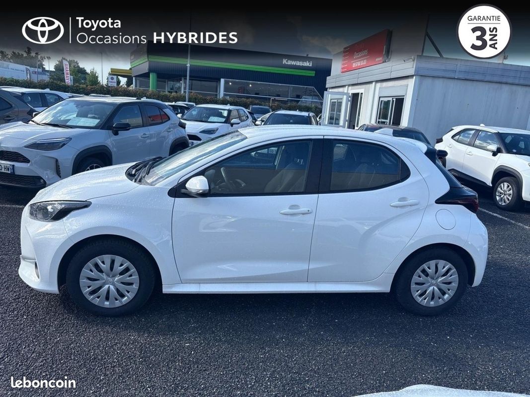 Toyota Yaris 116h Design 5p MC24 (image 3)