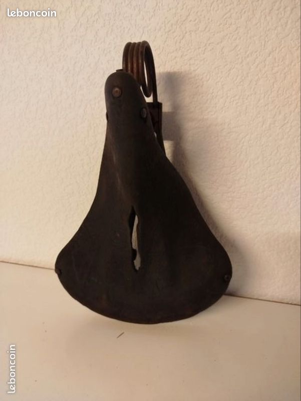 Cyclisme - ancienne Selle Cuir pour vélo marque PERFECTOR 54