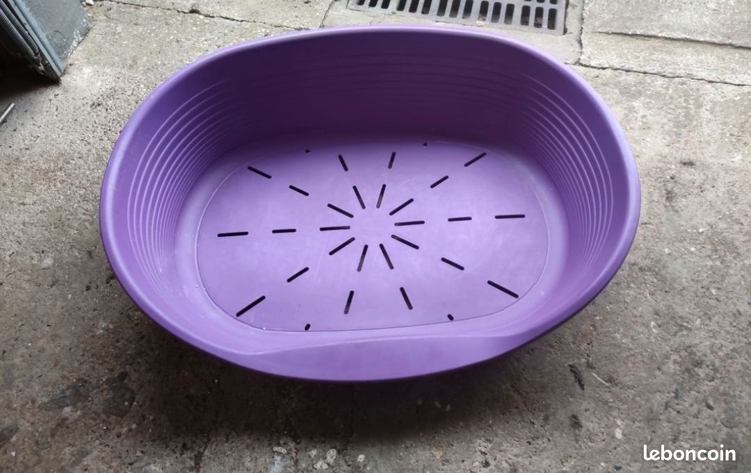 Panier en plastique pour chien (image 1)