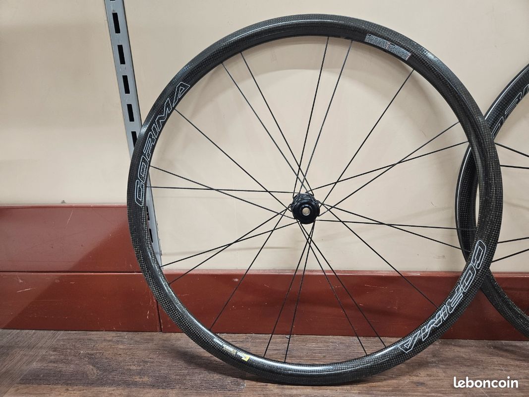 Roue Arrière Carbone Corima 32 WS+ – 28 Pouces – Frein Jante – Occasion