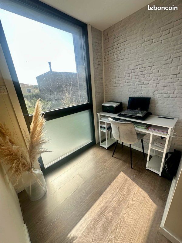 Maison individuelle moderne avec piscine, pergola bioclimatique et garage double (image 10)
