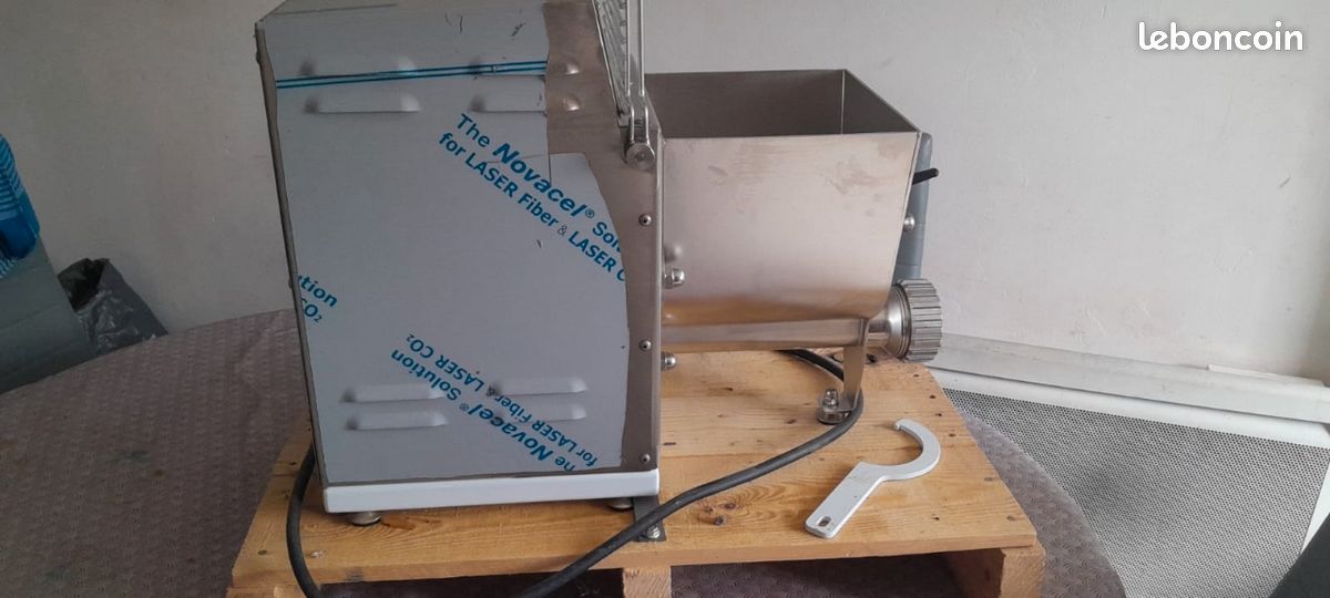 Machine à pâtes fraîches professionnelle fimar MPF 8N