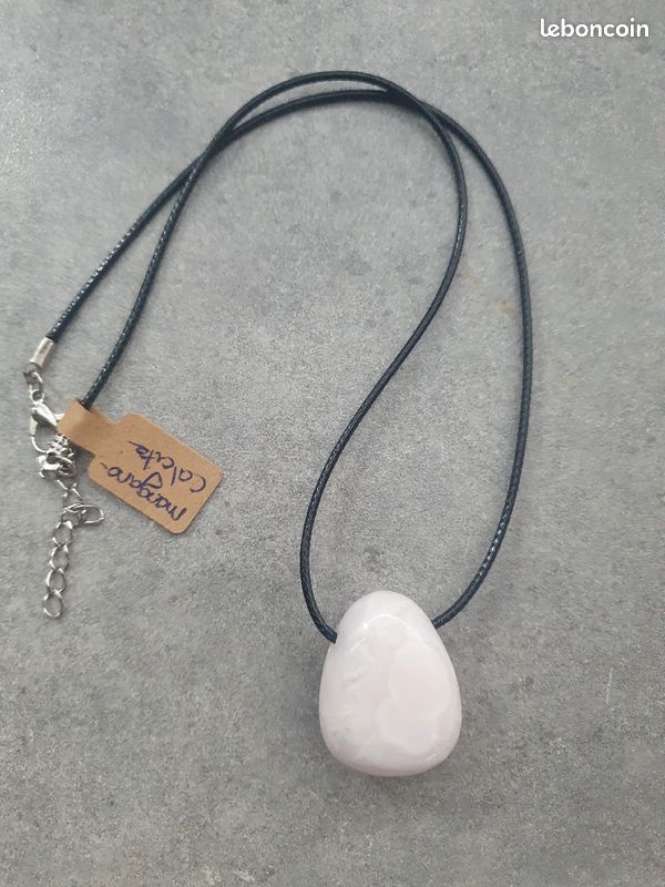 Pendentif en mangano-calcite (image 1)
