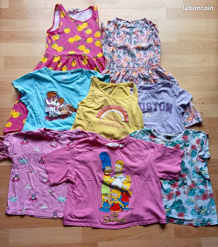 Pull Pour Fille De 8 Ans - Marque VETEMENTS - Occasion En Très Bon état - Multicolore