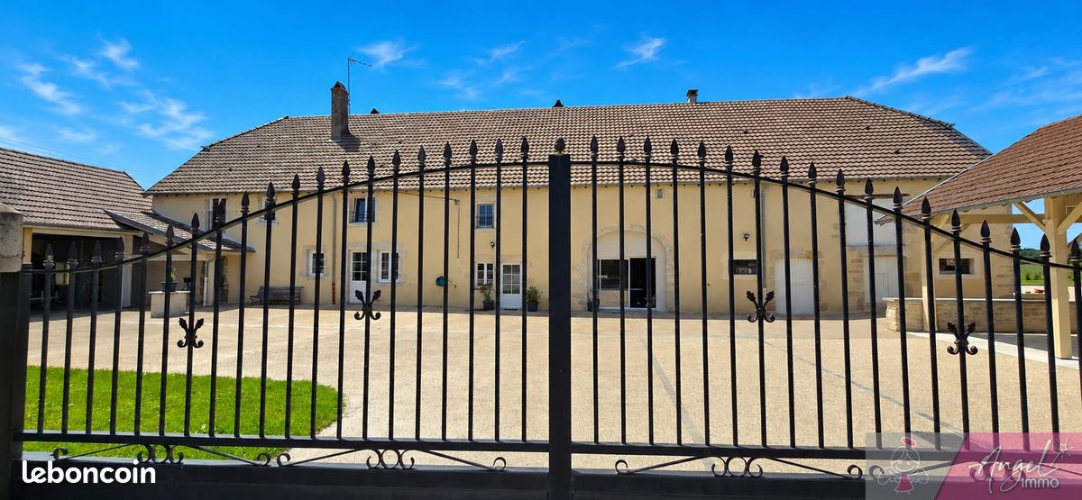 Maison 15 pièces 392 m² · à Dammartin-Marpain · 392 m² · 1 200 000 €