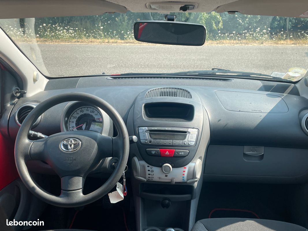 TOYOTA AYGO 1.0 CONFORT - 2010 - 172 000 km - Moteur à chaîne - Garantie 3 mois - Idéal jeune permis (image 3)