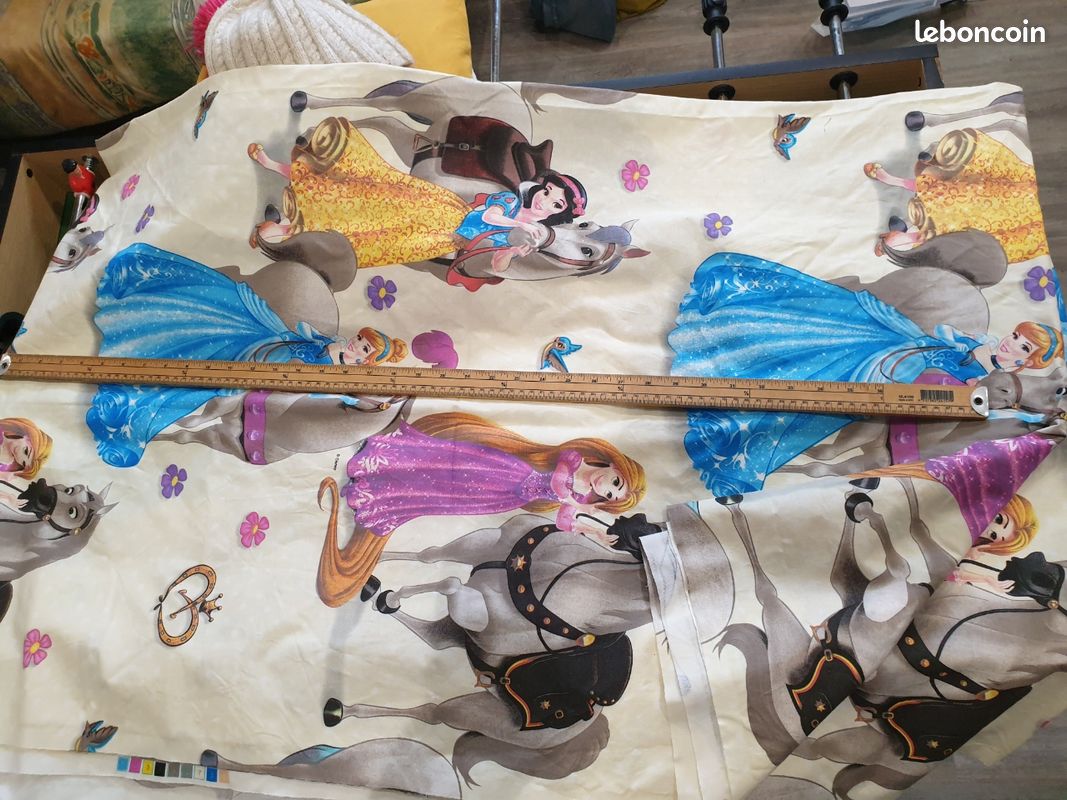 Tissu Disney princesses chevaux 17m (image 1)