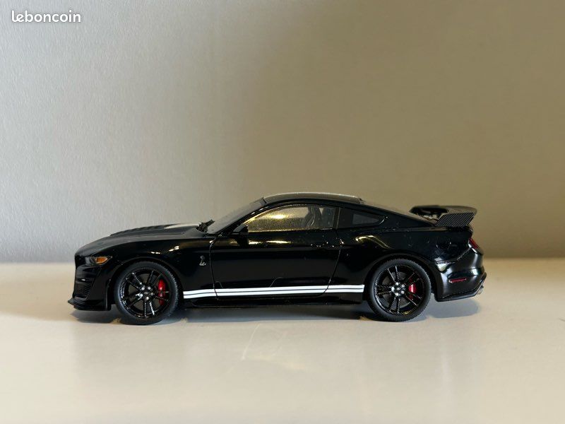 Modèle Miniature Shelby Mustang GT500 Noir 2020 | Échelle 1:43 | Voiture De Collection | Pour Adultes