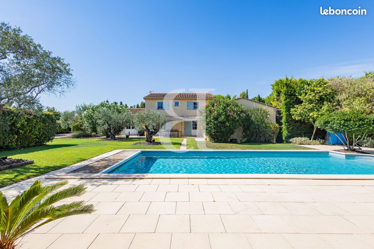 Maison 8 pièces 295 m² · à Carpentras · 295 m² · 840 000 €