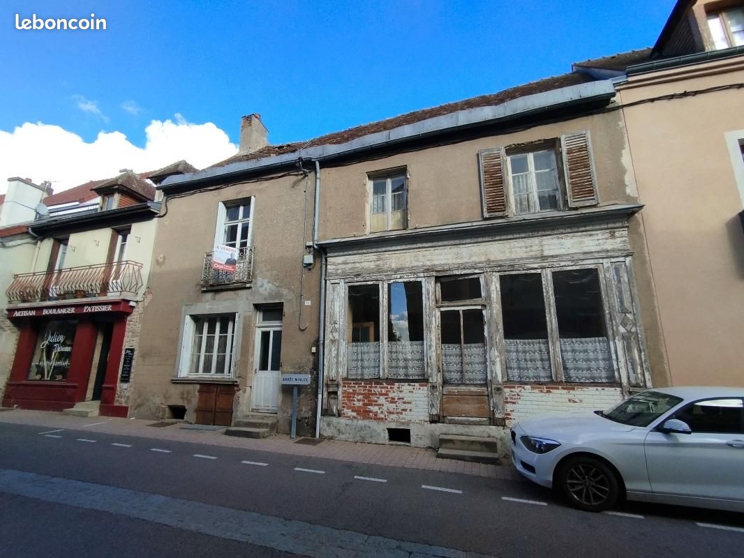 Maison 4 pièces 146 m² · à Montcenis · 146 m² · 18 000 €