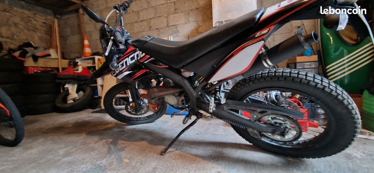 Moto 50cc Gilera RCR 2014 (image 1)