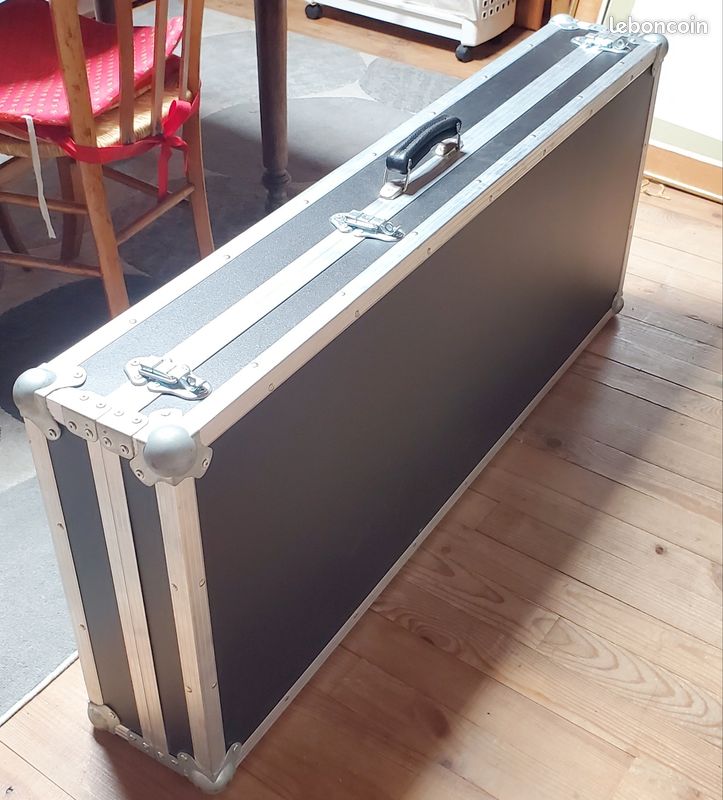 Valise pour clavier Tyros 3 et 4 (image 2)